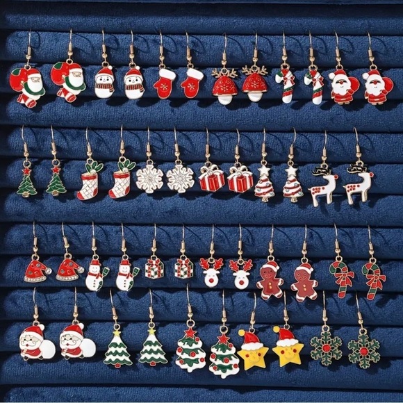 ⭐️ 5 for $25 Holiday Festive Christmas Rubik’s Cube Hoop Earrings - Picture 3 of 7